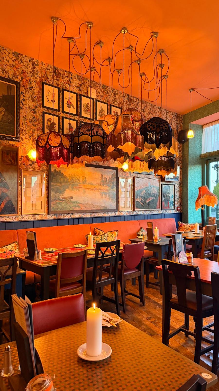 Bruno Lounge