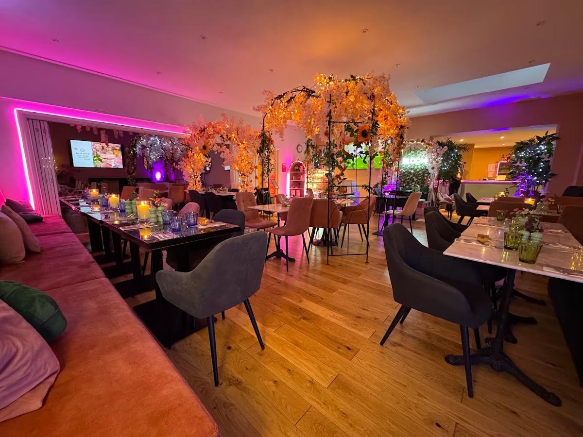 BLOOMS Restaurant & Tearoom