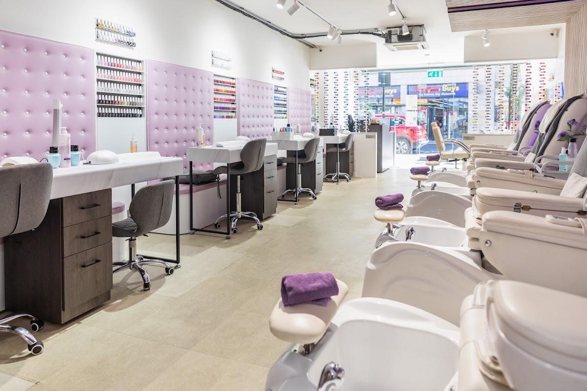 Nail Lounge & Spa