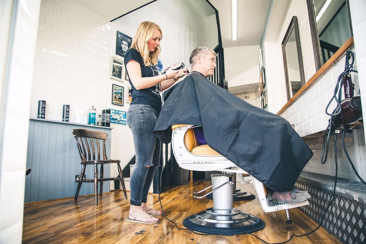 Bond's Barbershop Poole