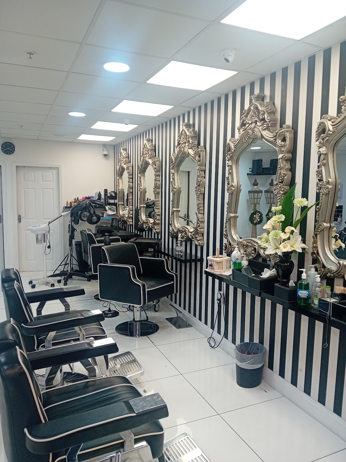 Brow Lodge | Body Waxing| Manicure & Pedicure | Nail Extensions | Hair Highlights in Oxford