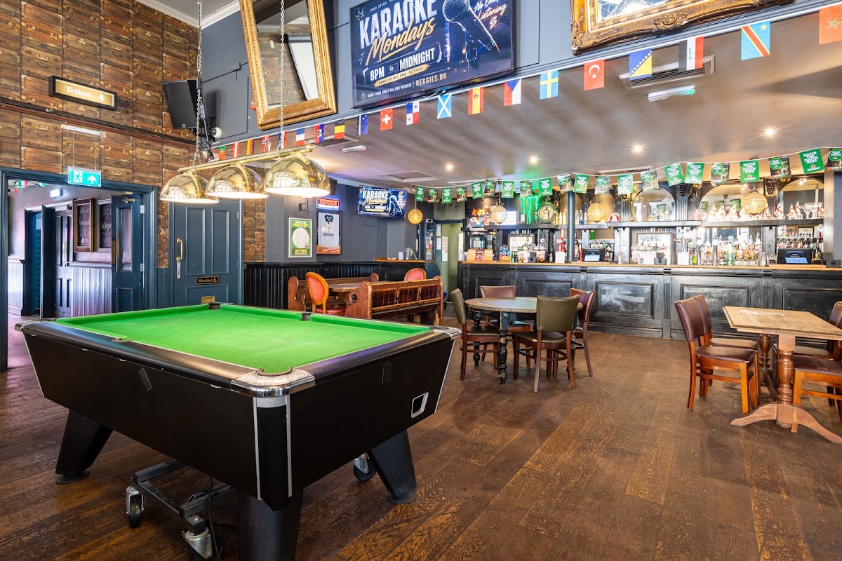 Reggies Cocktail Bar