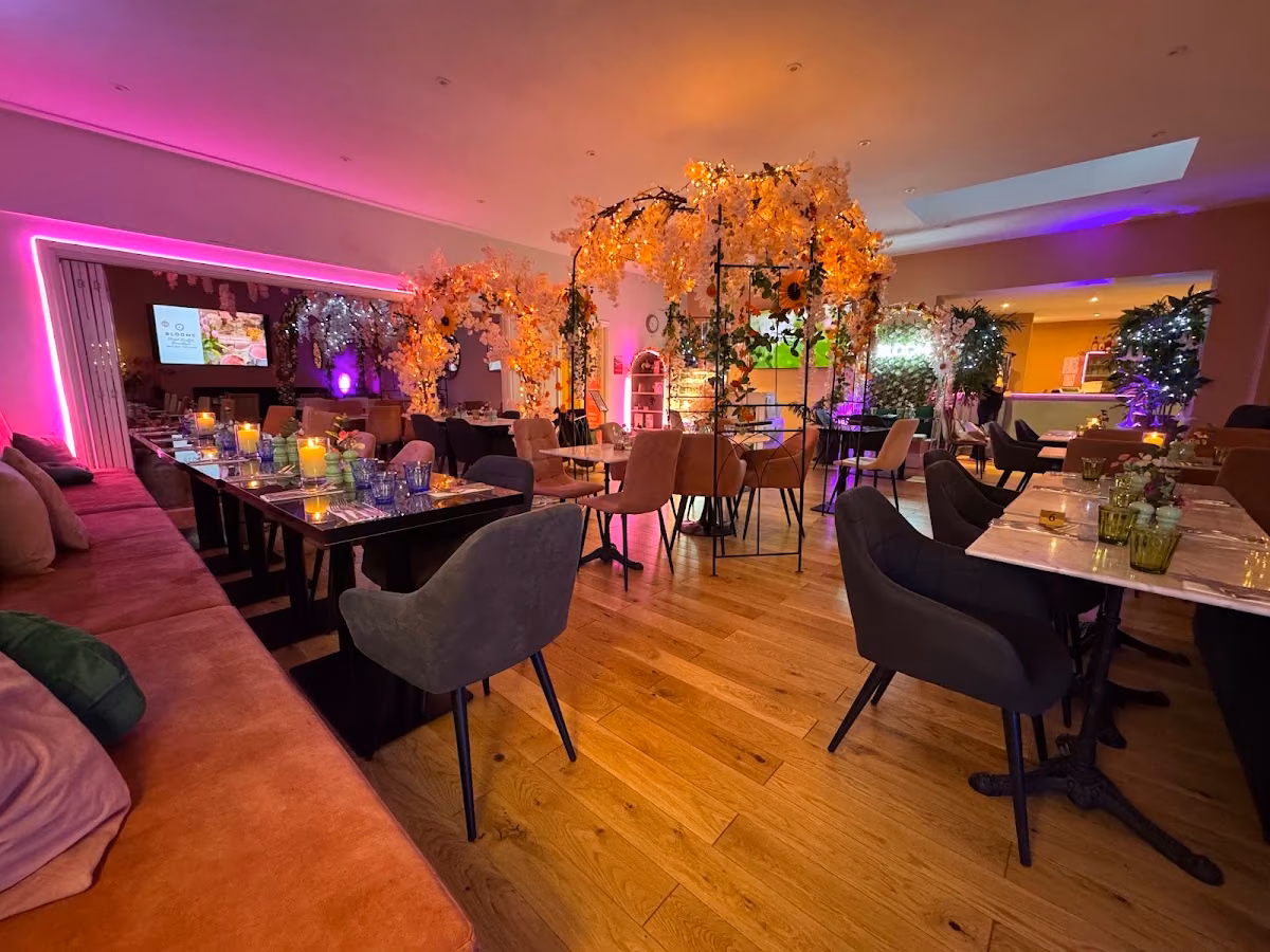 BLOOMS Restaurant & Tearoom