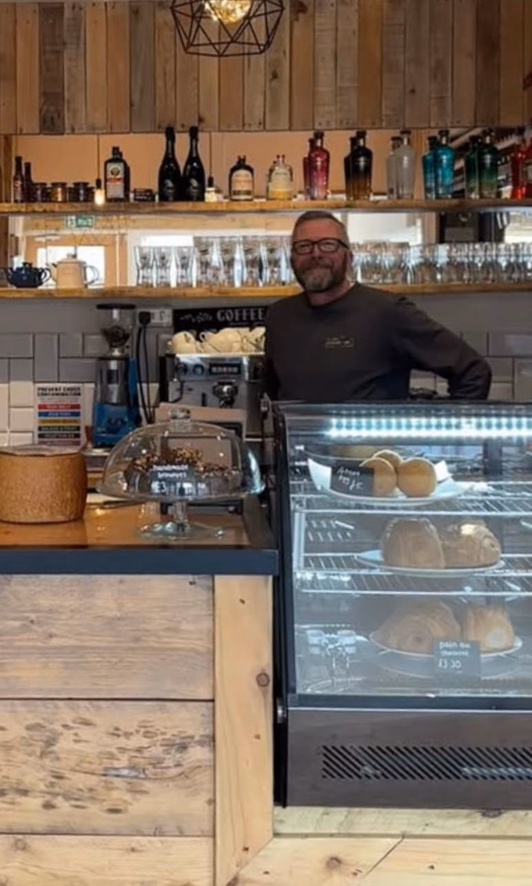 Esca Cafe Bar