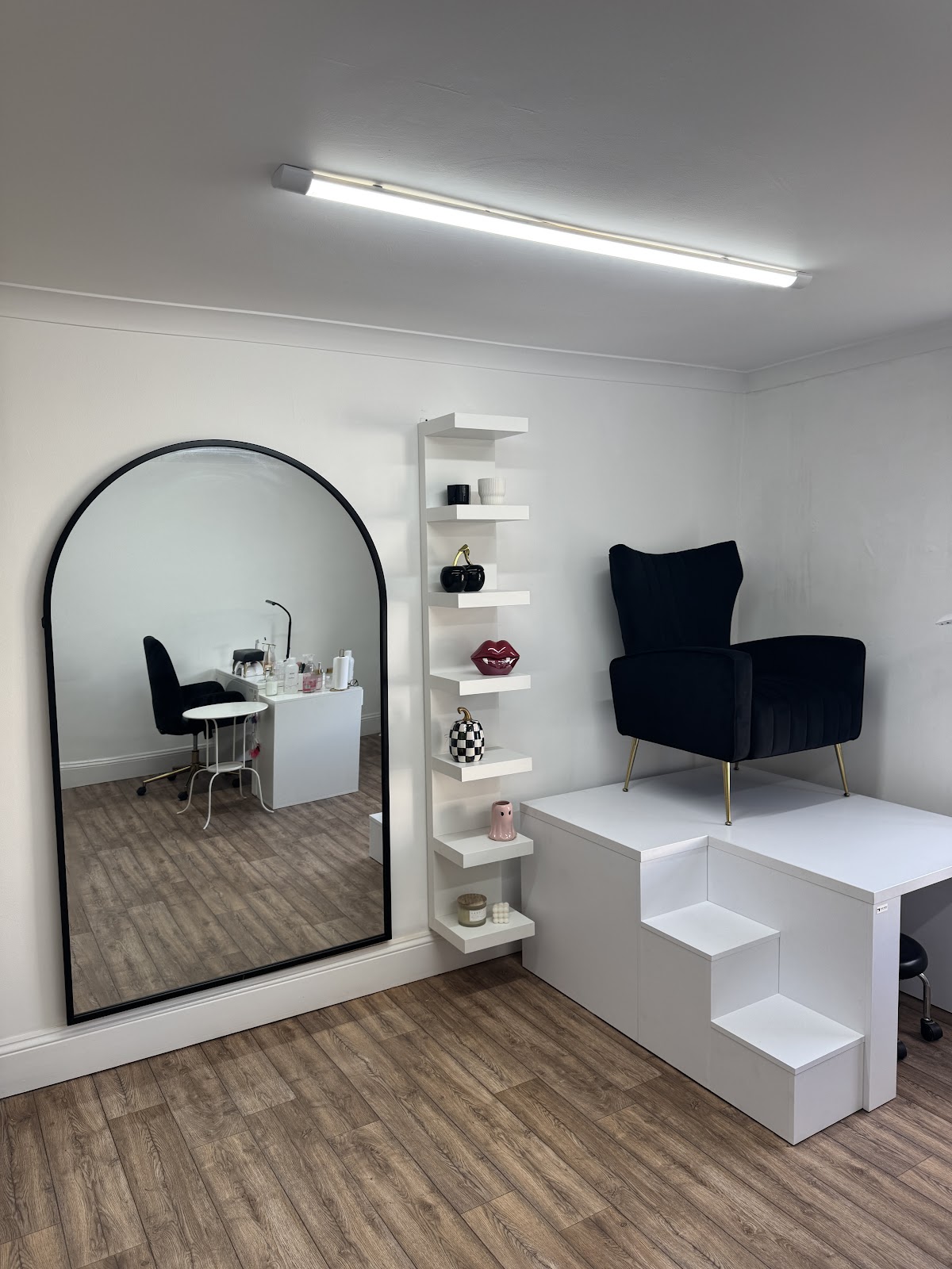 Sjscratches Nail Salon and Shop Southampton | Nail Place & Bar in Southampton | Pedicure, Biab Nails, Acrylic Nails