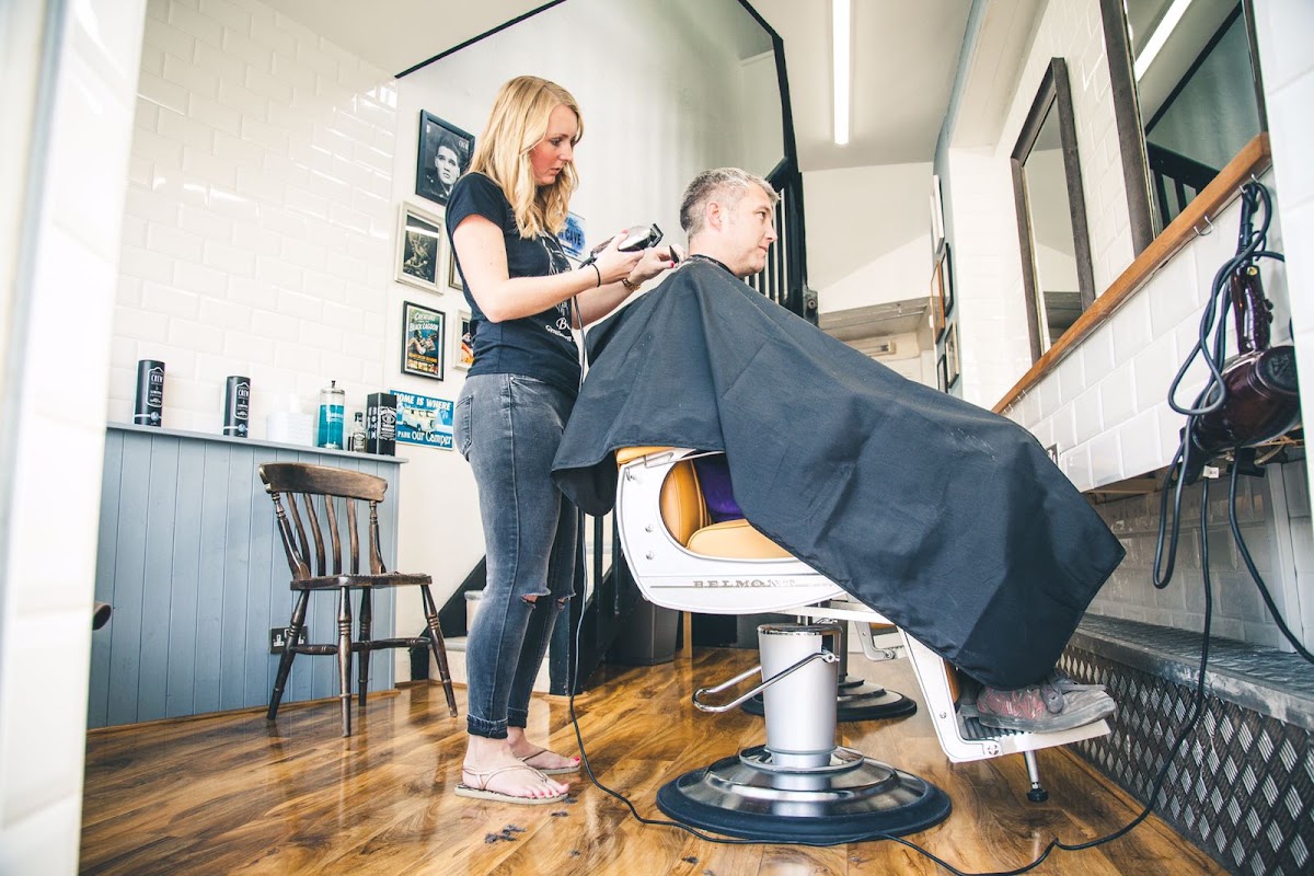 Bond's Barbershop Poole
